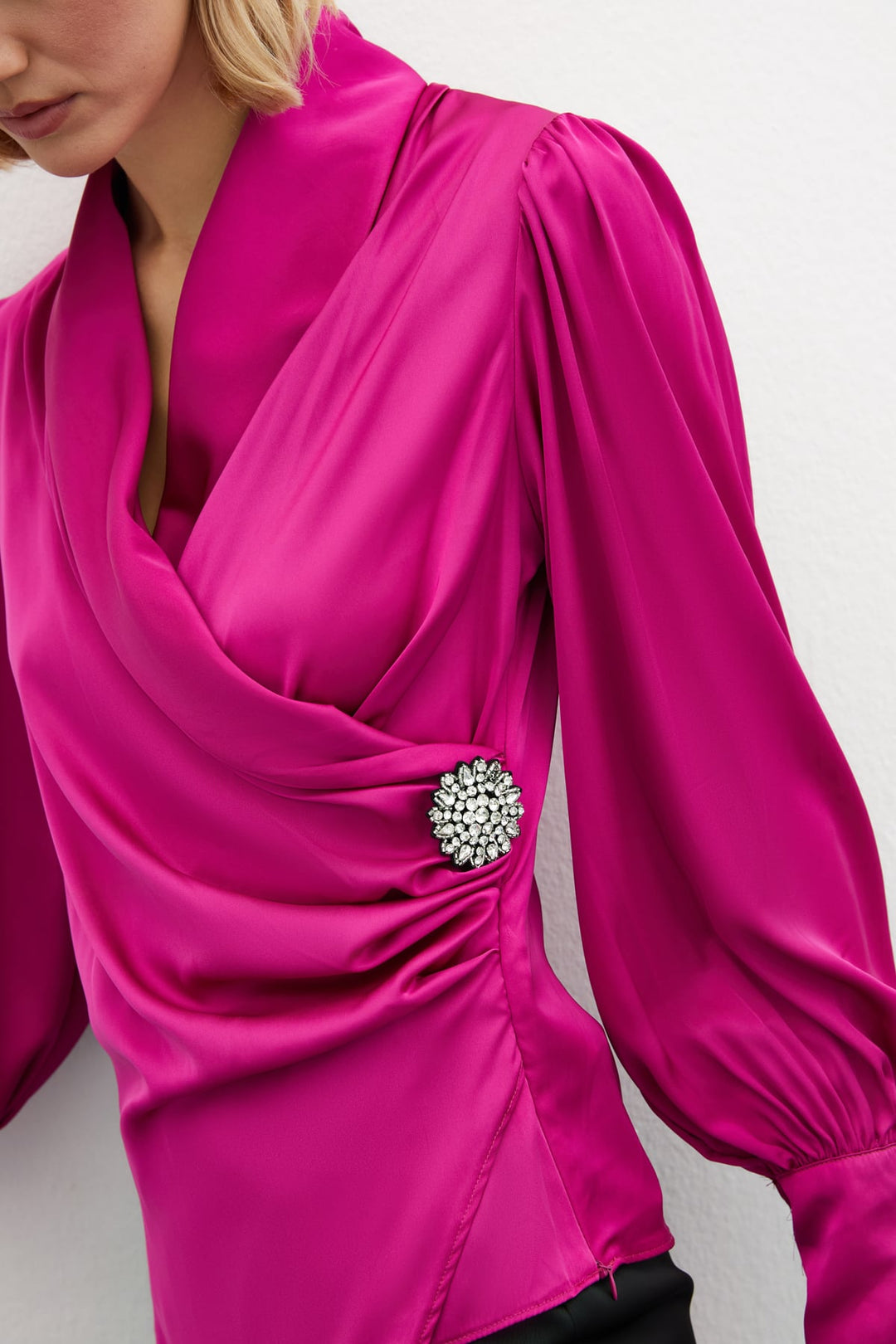 Sateen Blouse Croisée avec Broche - Fuchsia