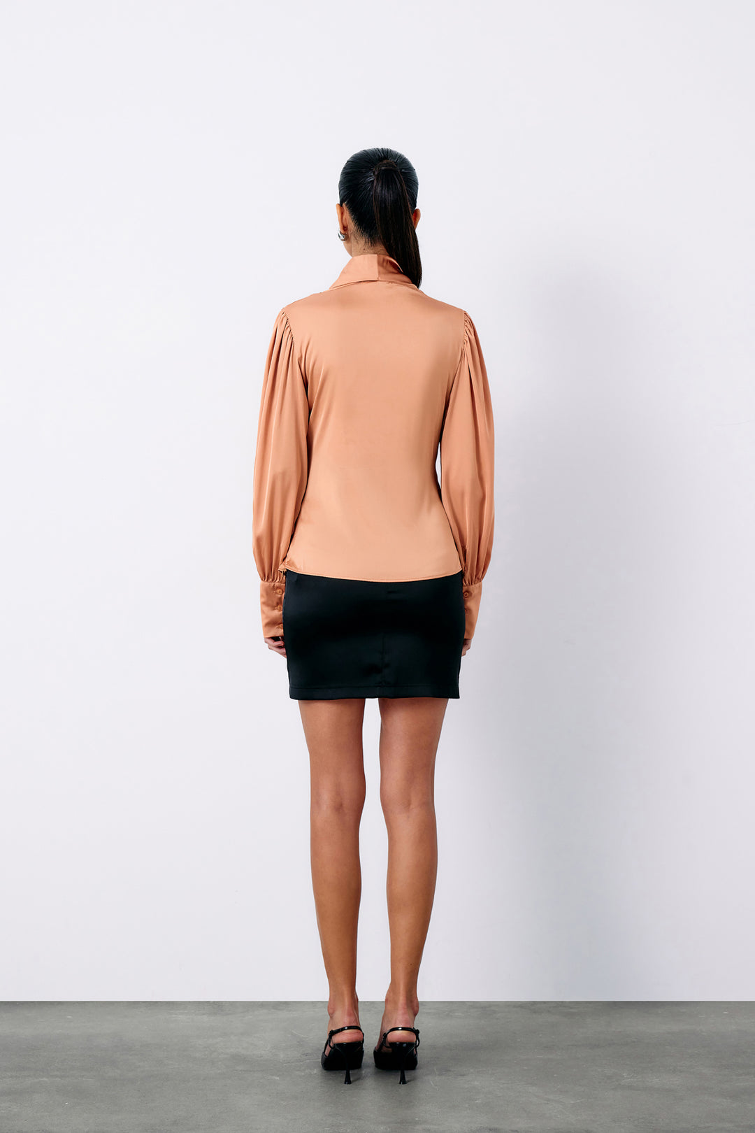 Sateen Blouse croisée avec broche - Saumon