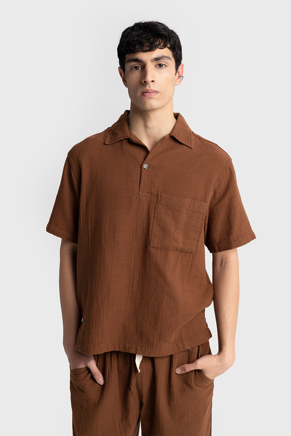 Giesto Chemise à manches courtes avec apparence froissée - Marron