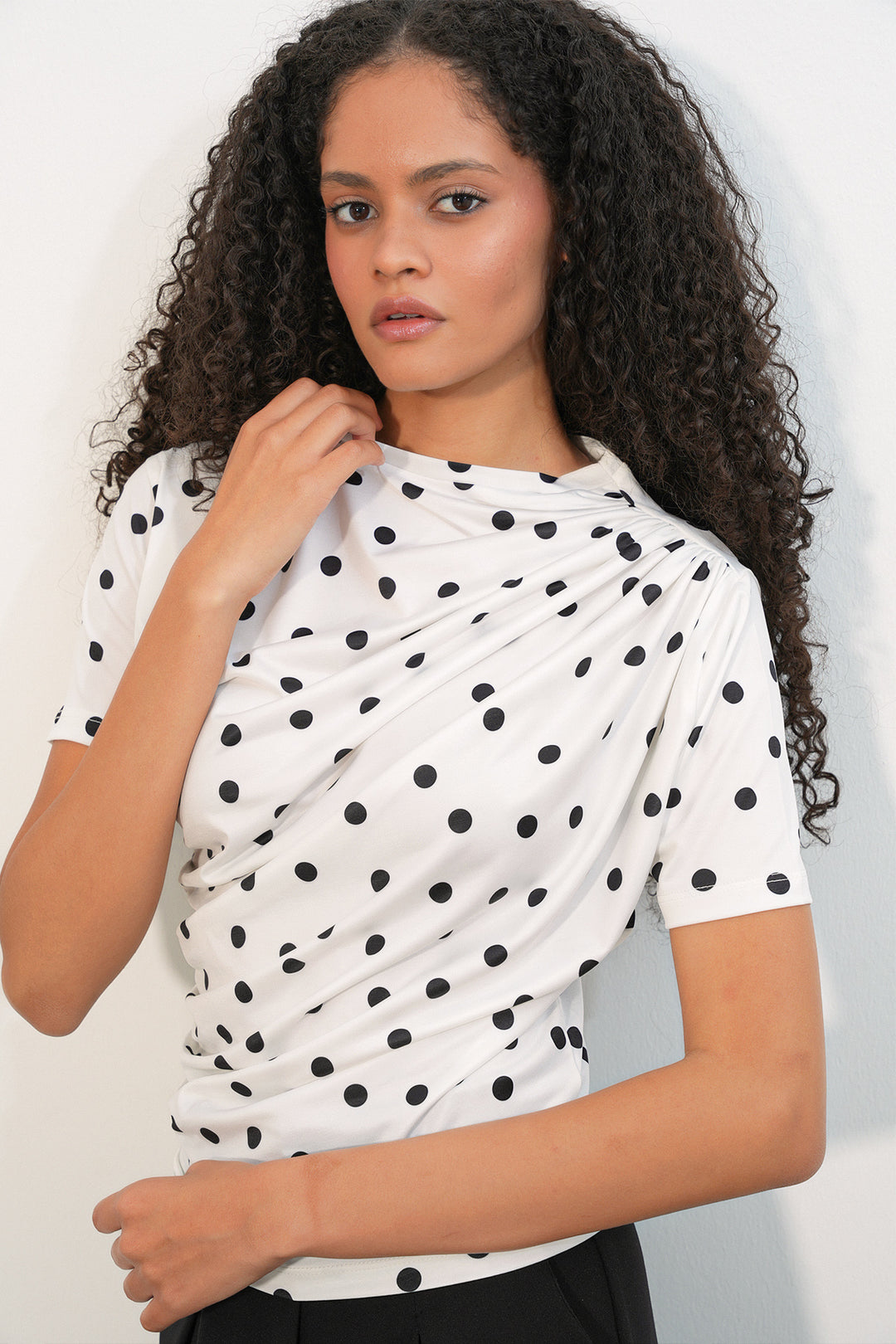 Bigdart Blouse à pois à manches courtes avec détails froncés pour femme 945 - Blanc cassé