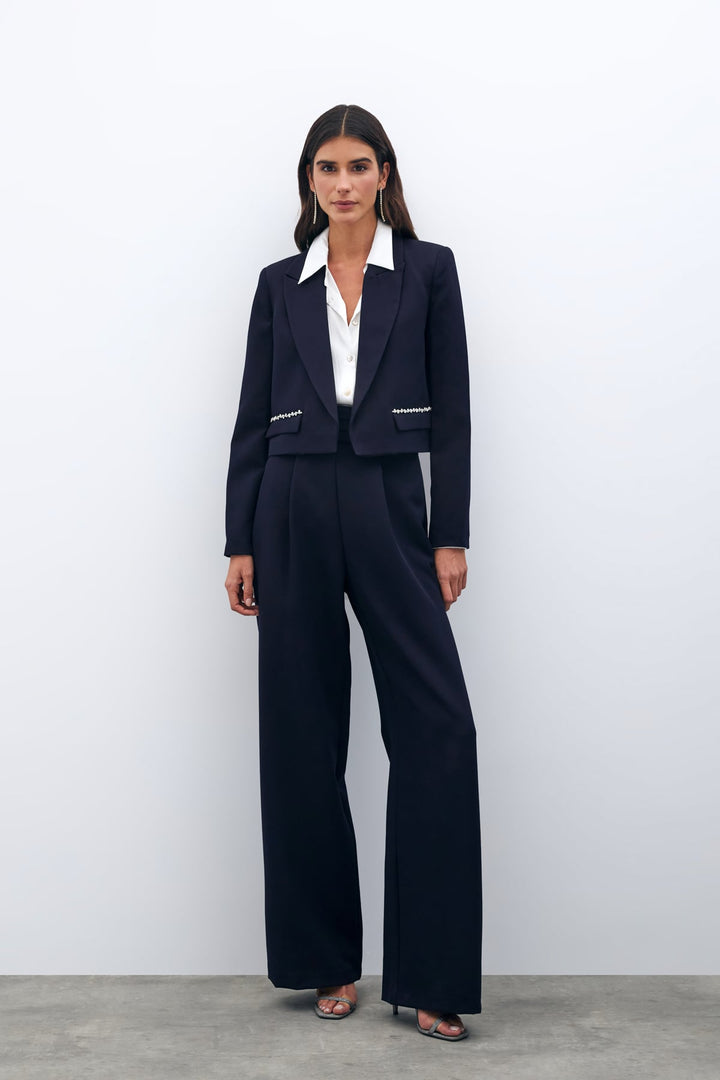 Sateen Veste courte avec détails en pierre - Bleu marine