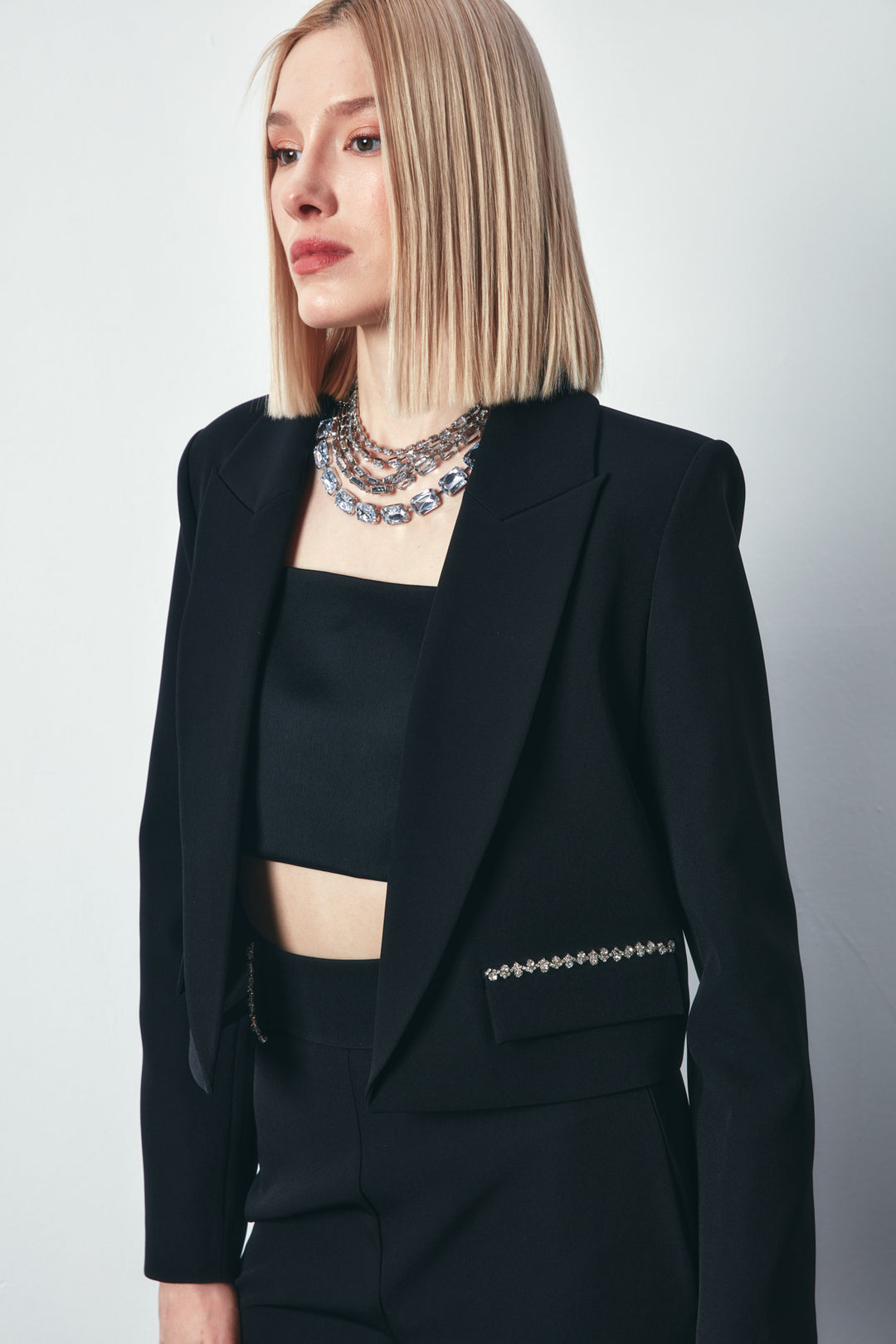 Sateen Veste Courte avec Détail de Pierre - Noir
