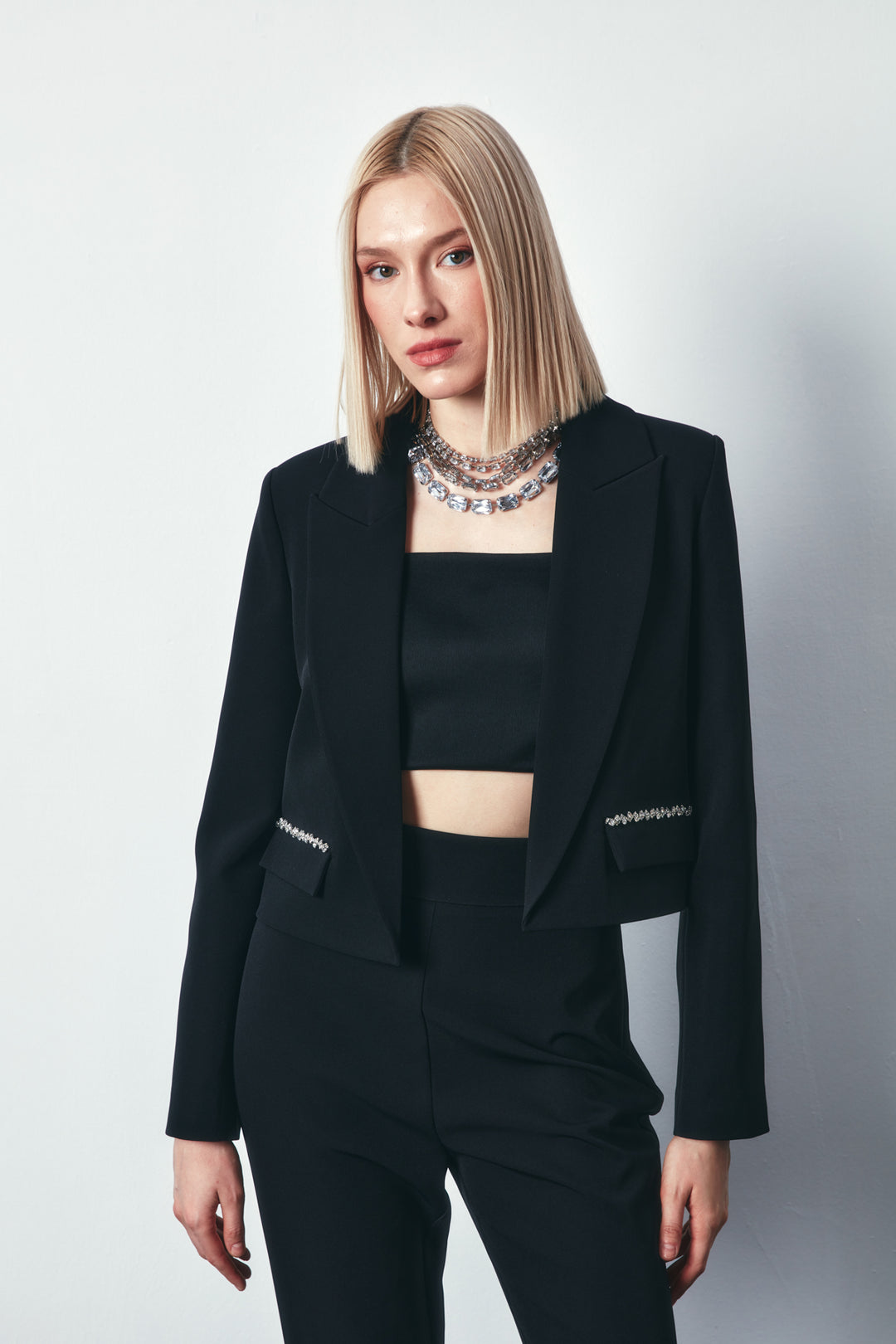 Sateen Veste Courte avec Détail de Pierre - Noir