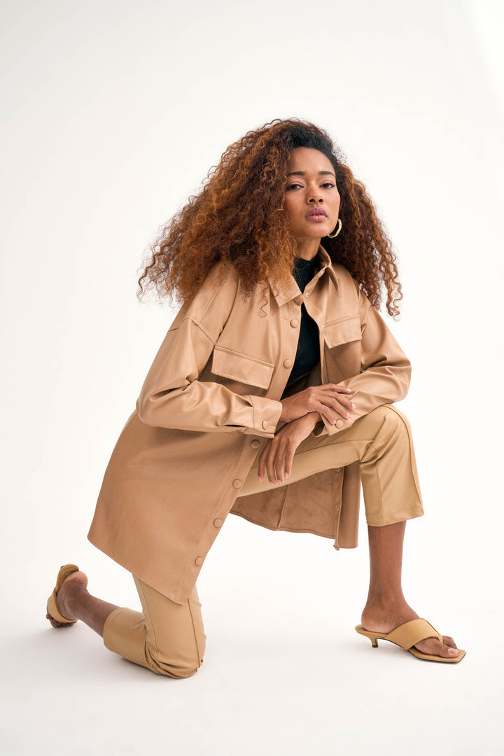 Sateen Chemise en cuir ample avec poches - Beige