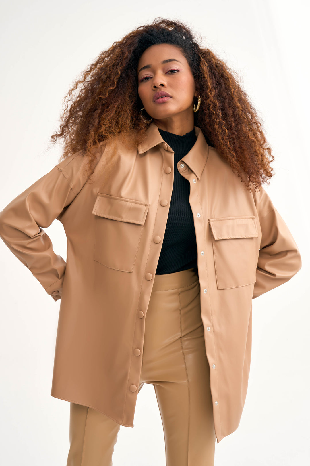 Sateen Chemise en cuir ample avec poches - Beige