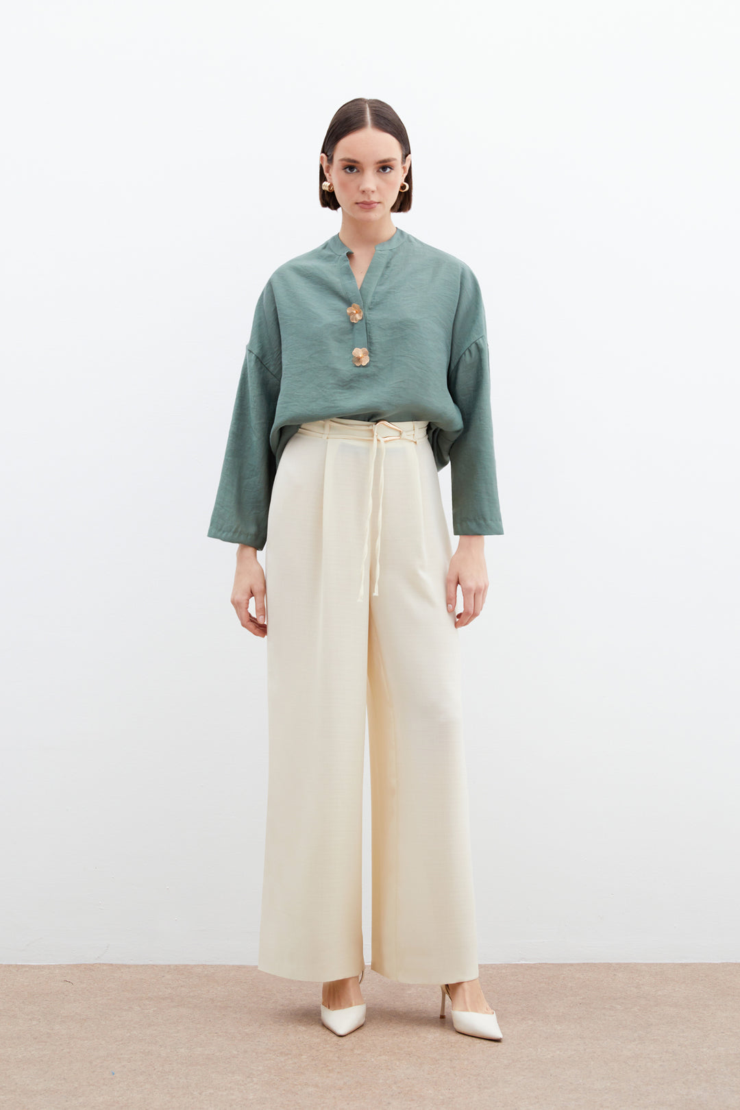 Sateen Blouse en Lin avec Accessoire de Fleurs - Vert amande Vert