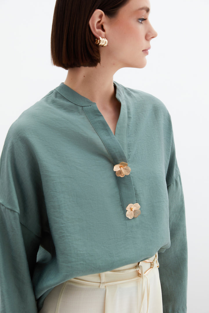Sateen Blouse en Lin avec Accessoire de Fleurs - Vert amande Vert