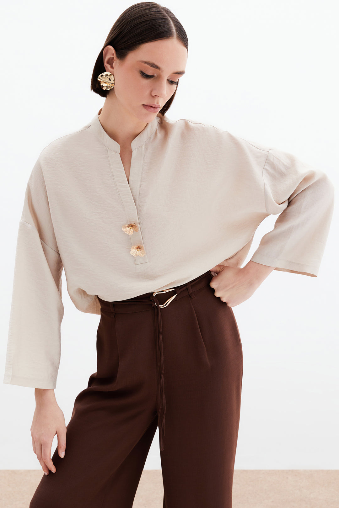 Sateen Blouse en Lin avec Accessoire de Fleurs - Pierre