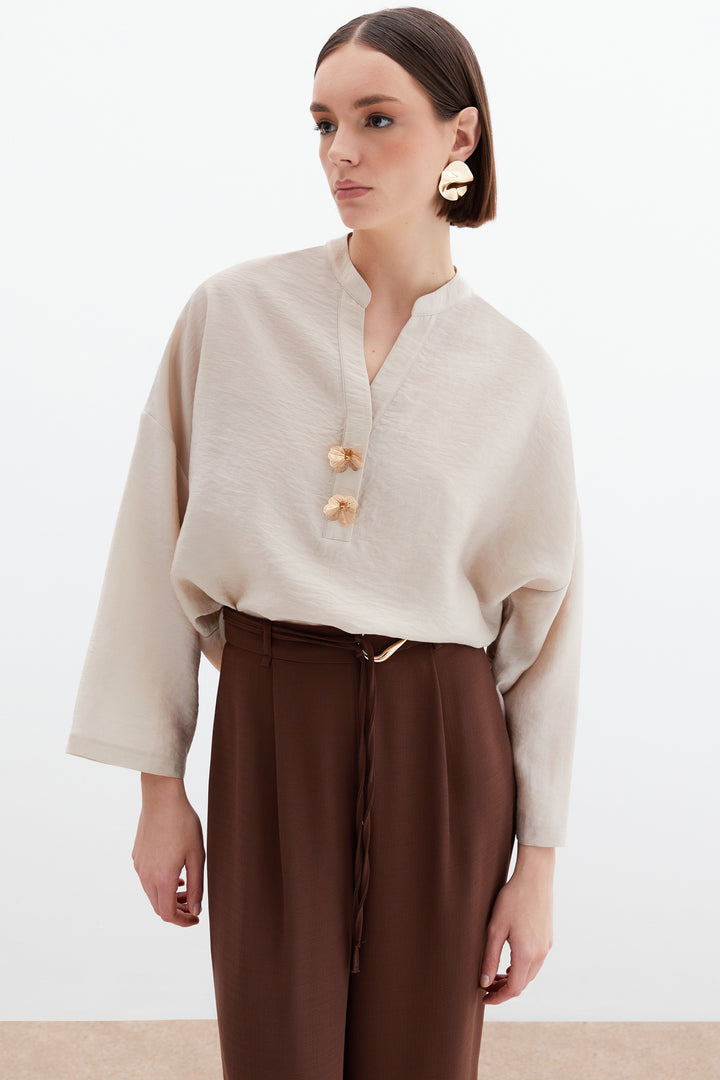 Sateen Blouse en Lin avec Accessoire de Fleurs - Pierre