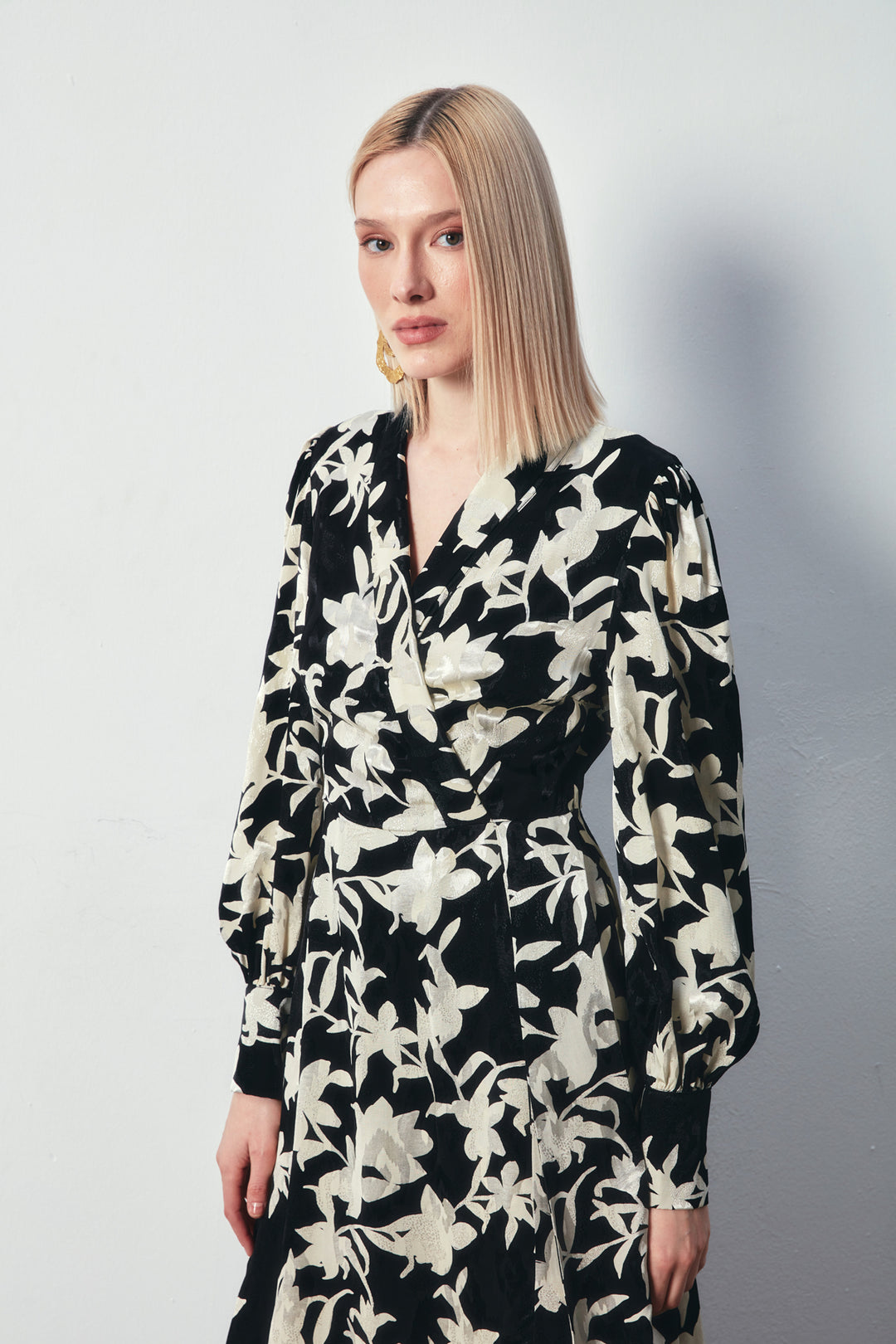 Sateen Robe longue à fleurs - Noir