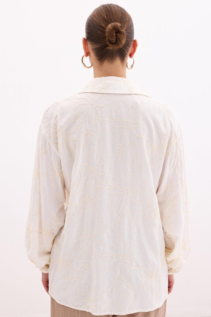 Sateen Chemise en viscose avec broderies florales - Crème