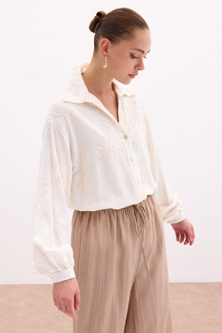 Sateen Chemise en viscose avec broderies florales - Crème