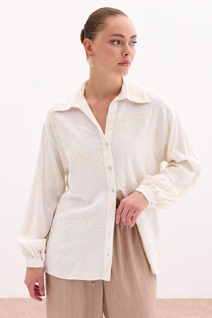 Sateen Chemise en viscose avec broderies florales - Crème