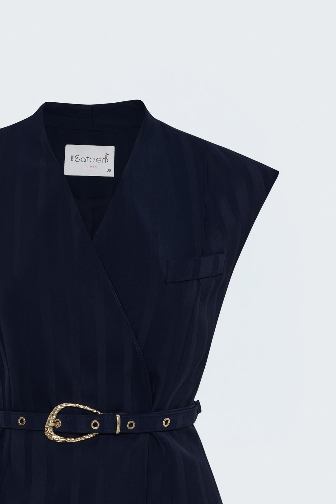 Sateen Gilet à détails de ceinture à rayures - Bleu marine