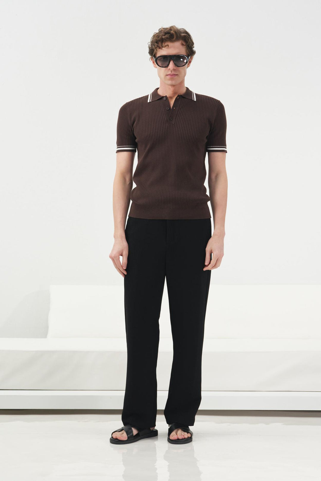 Giesto T-shirt en tricot marron à col polo avec des détails rayés - Marron
