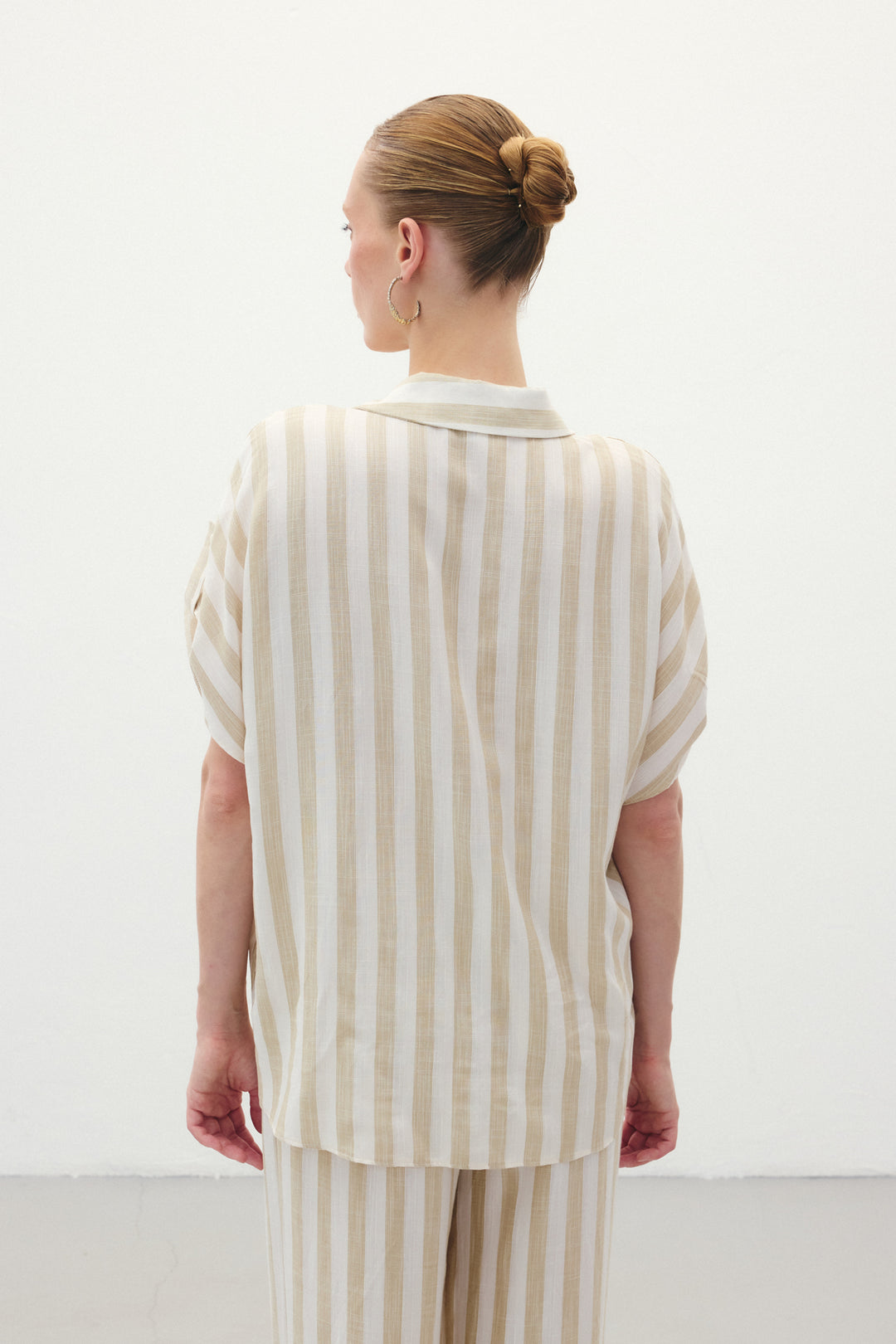 Sateen Chemise à Manches Courtes Rayée - Beige