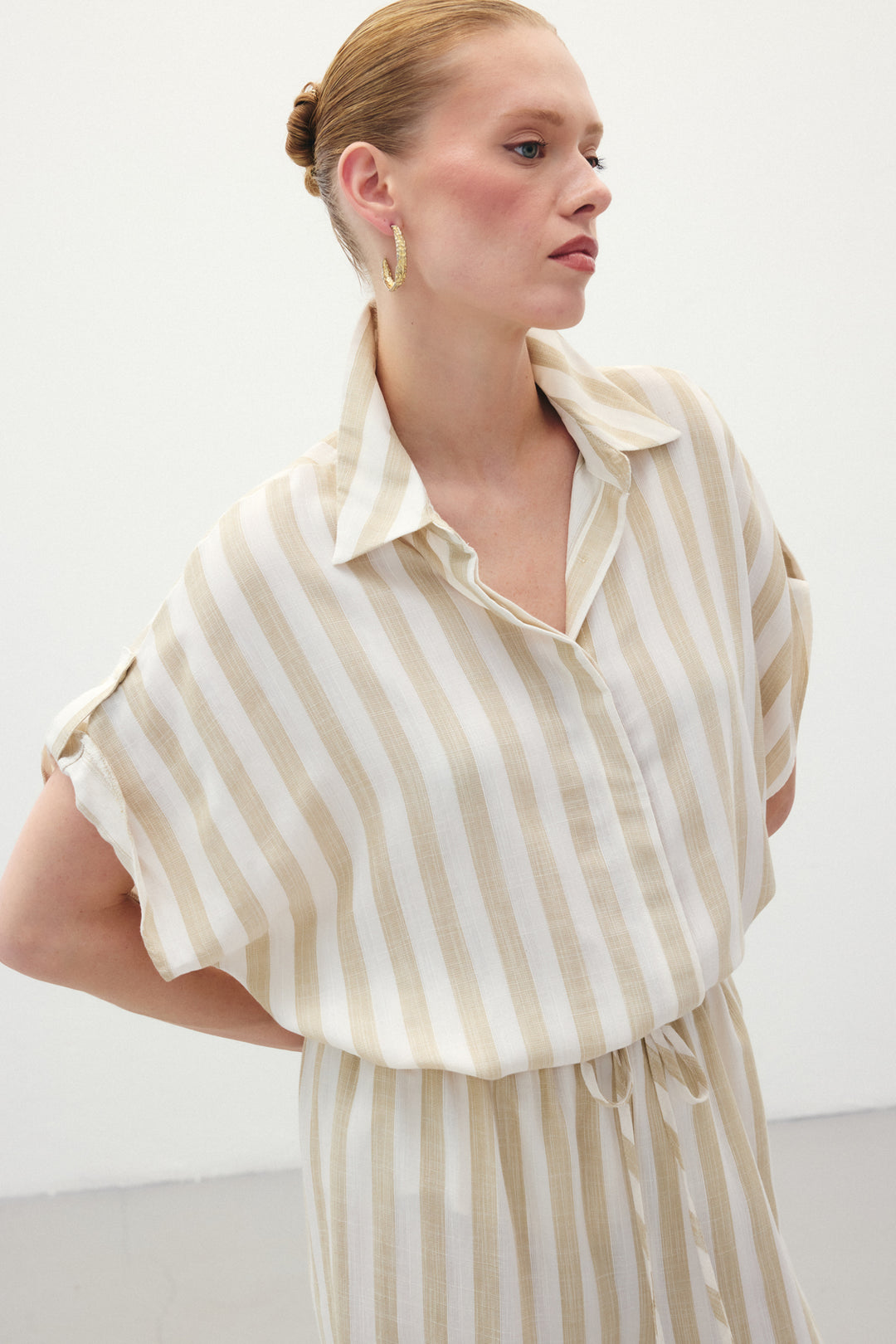 Sateen Chemise à Manches Courtes Rayée - Beige