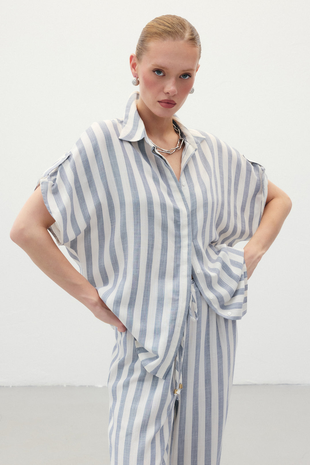 Sateen Chemise à Manches Courtes Rayée - Bleu marine