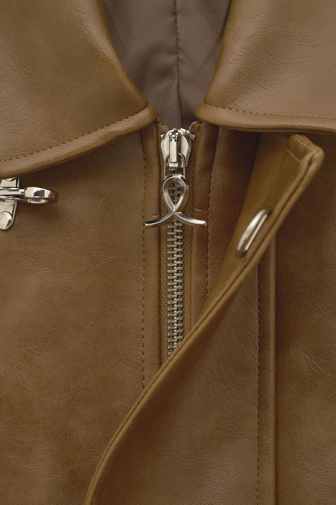 Giesto Veste en cuir tabac avec accessoires à coupe courte - Tabac
