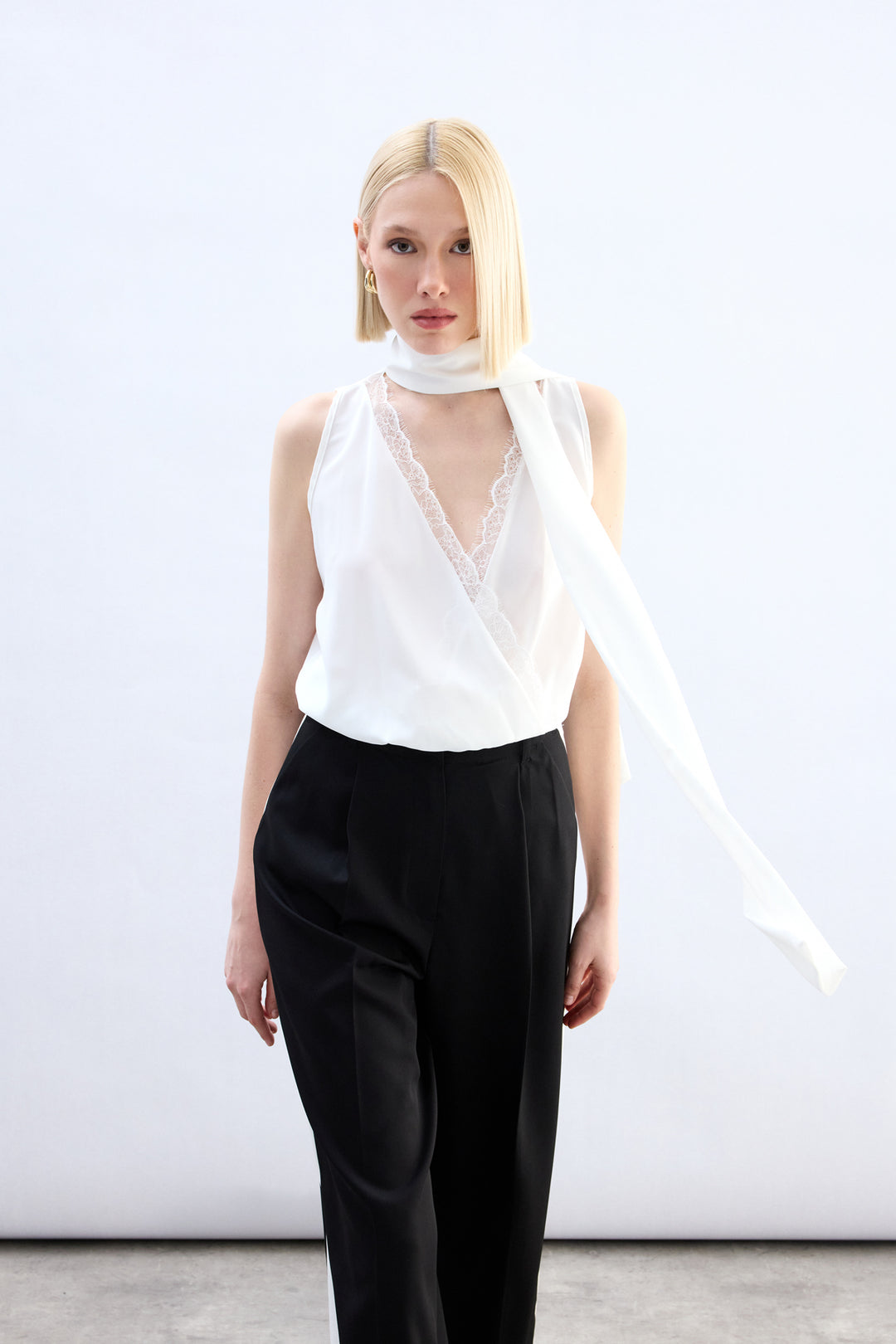 Sateen Blouse Bodysuit avec Détails en Dentelle - Écru