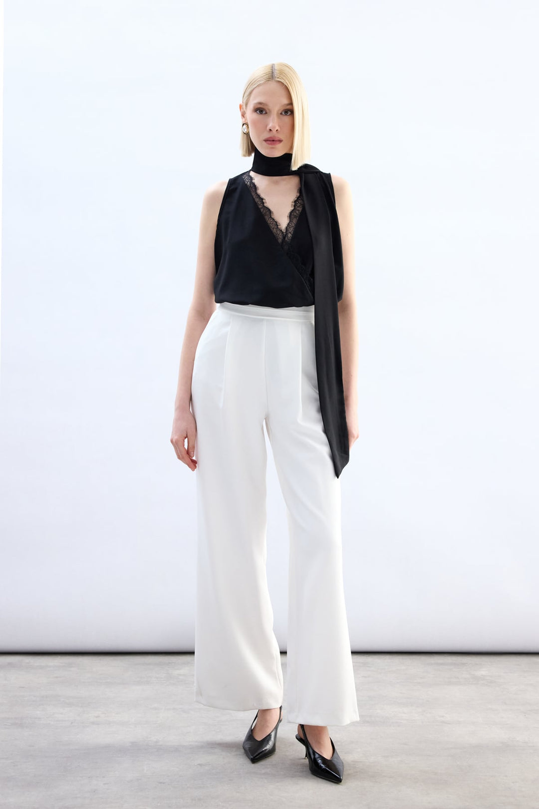 Sateen Blouse Bodysuit avec Détails en Dentelle - Noir
