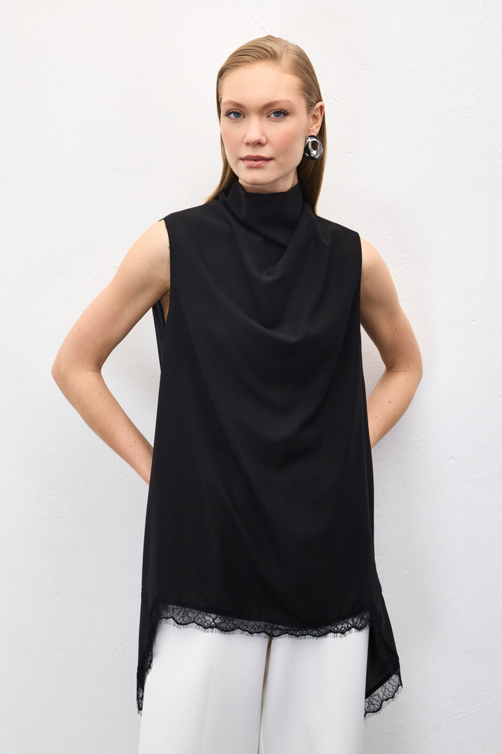Sateen Blouse à Col Dégagé avec Détails en Dentelle - Noir