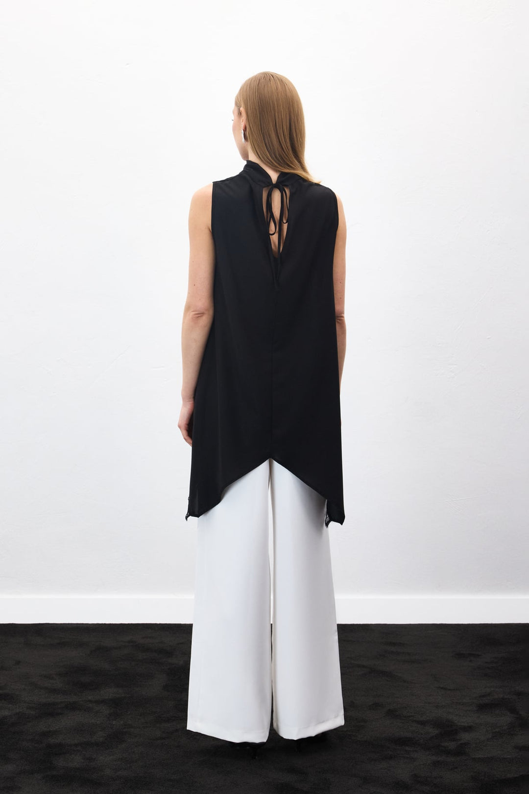 Sateen Blouse à Col Dégagé avec Détails en Dentelle - Noir