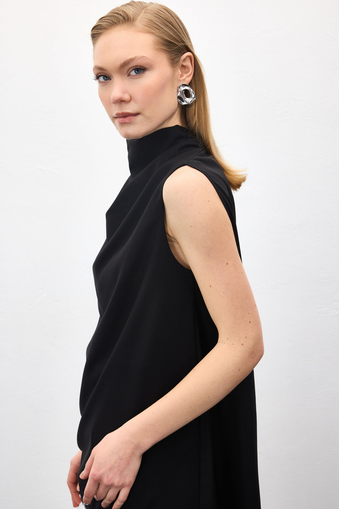 Sateen Blouse à Col Dégagé avec Détails en Dentelle - Noir