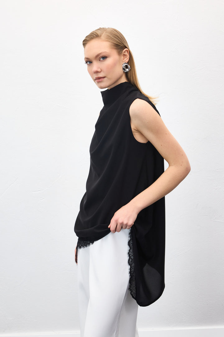 Sateen Blouse à Col Dégagé avec Détails en Dentelle - Noir