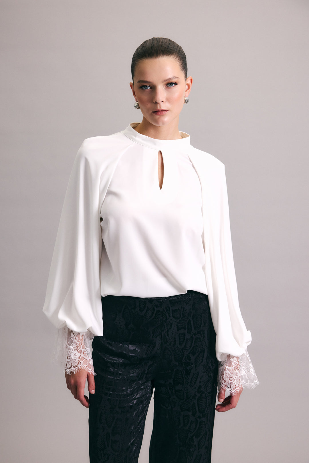 Sateen Blouse à Manches Longues avec Détails en Dentelle - Écru