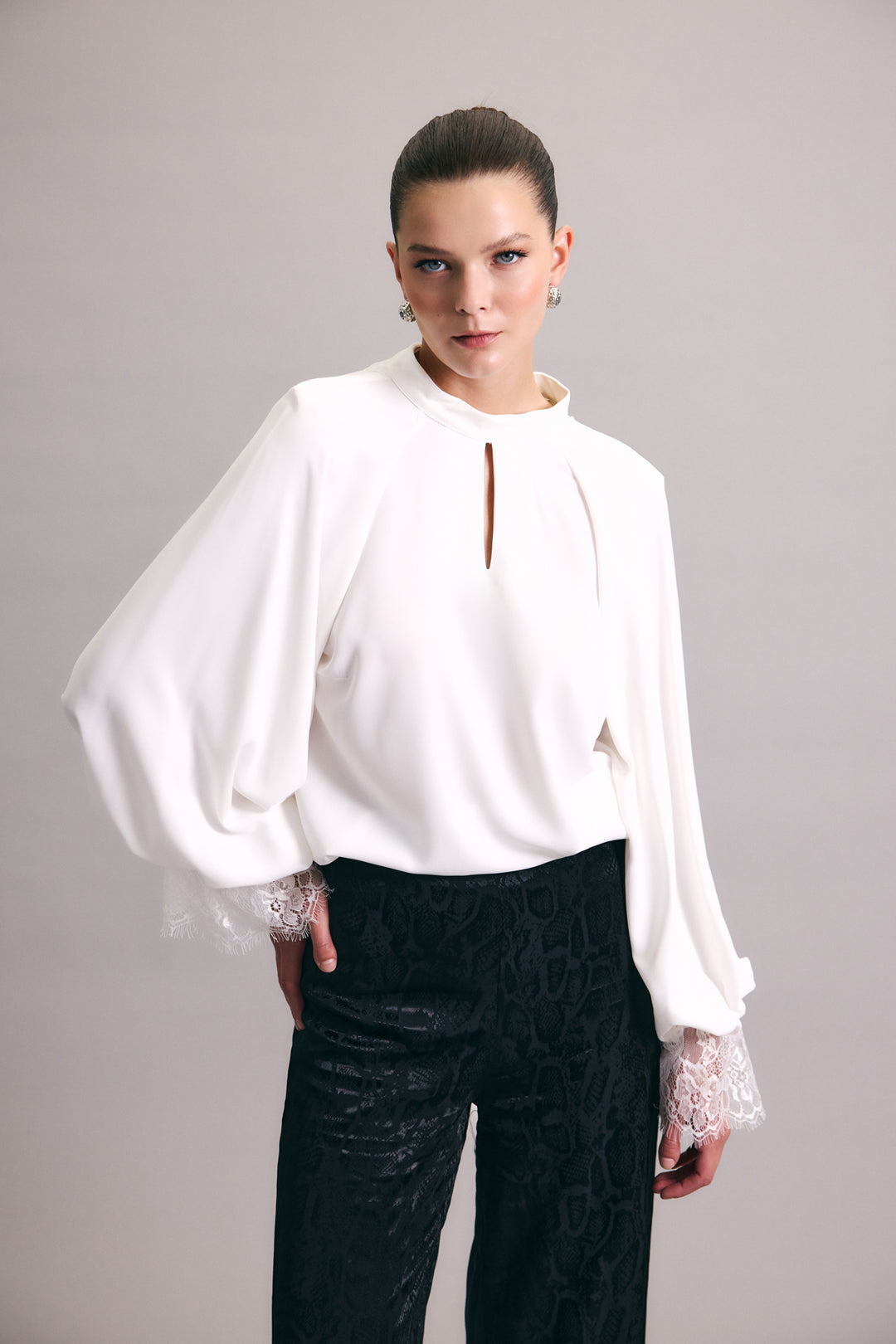 Sateen Blouse à Manches Longues avec Détails en Dentelle - Écru