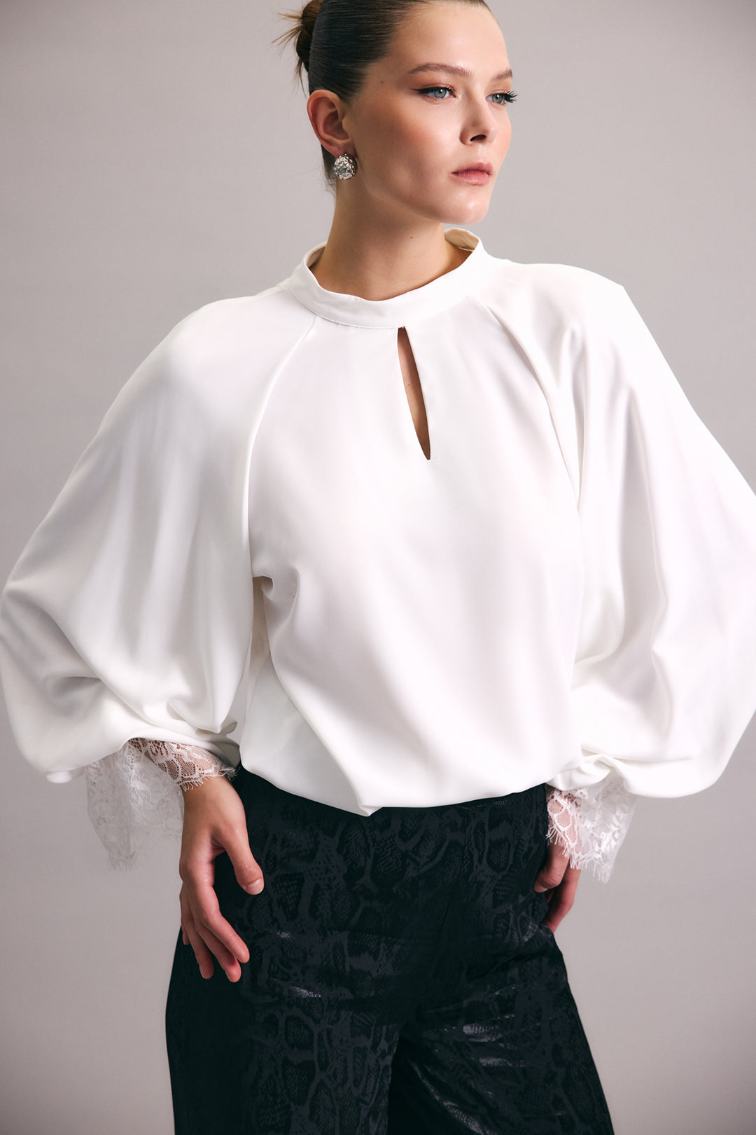 Sateen Blouse à Manches Longues avec Détails en Dentelle - Écru