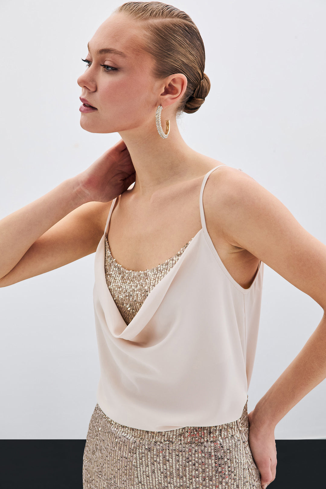 Sateen Blouse à Col Dégagé - Beige