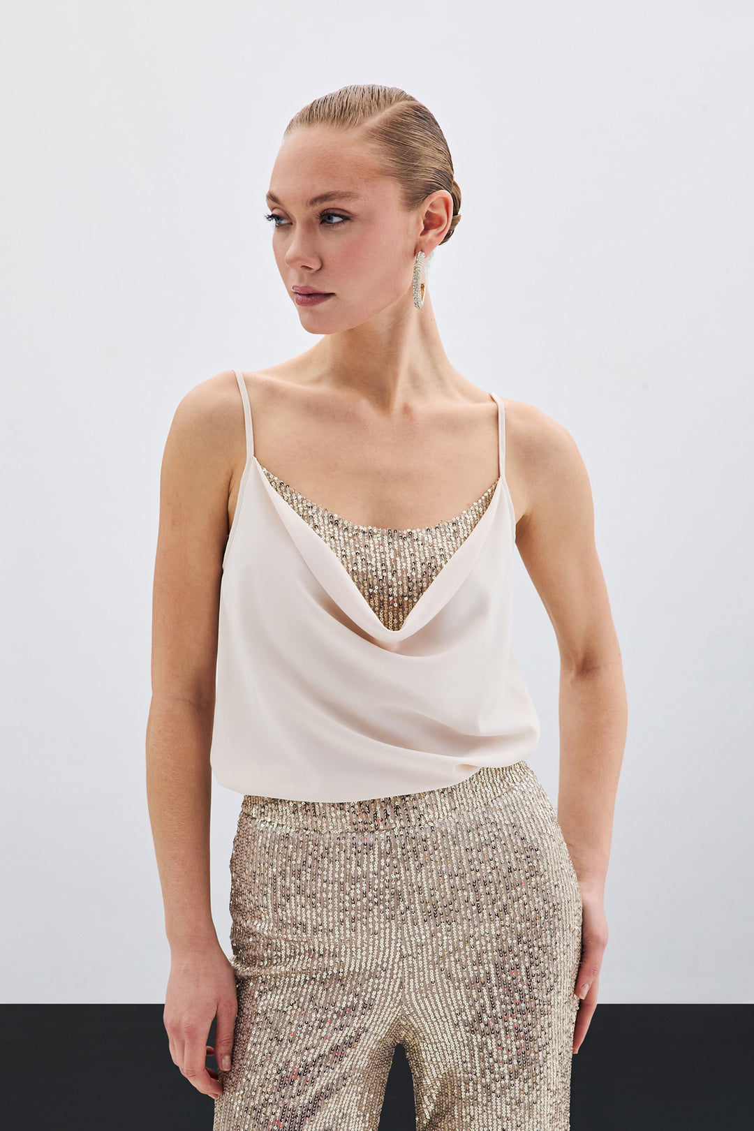 Sateen Blouse à Col Dégagé - Beige