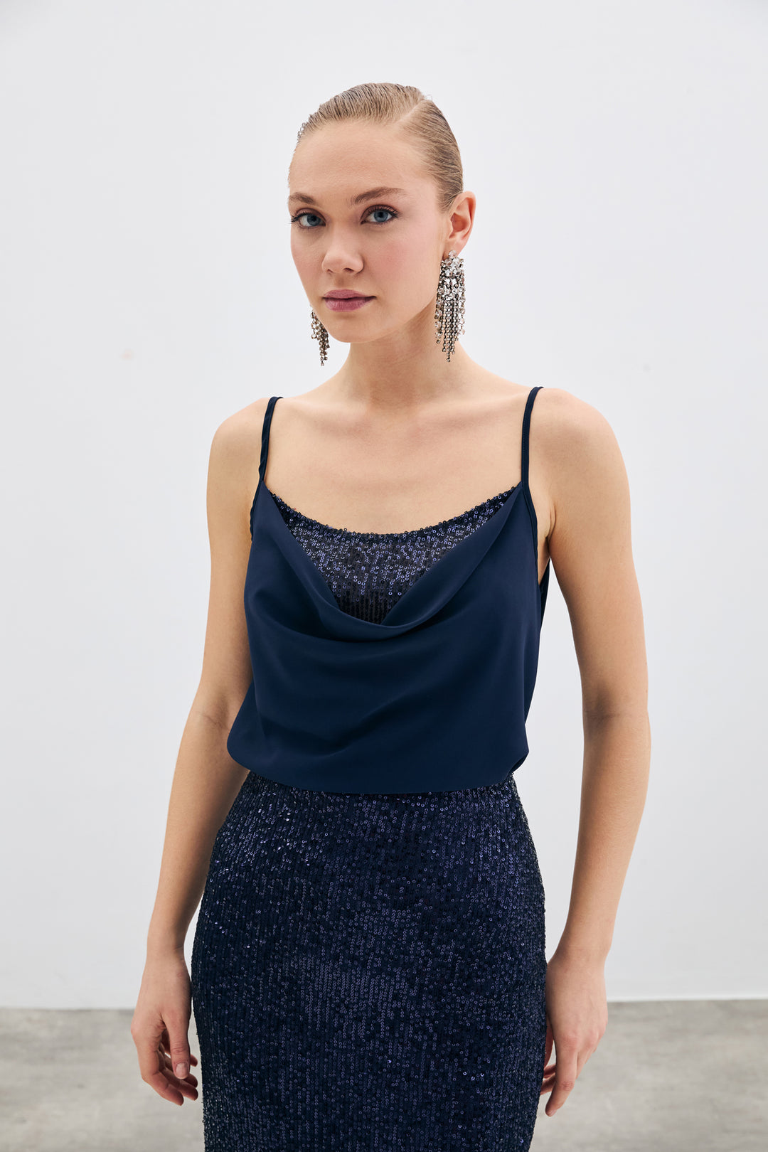 Sateen Blouse à Col Dégagé - Bleu marine