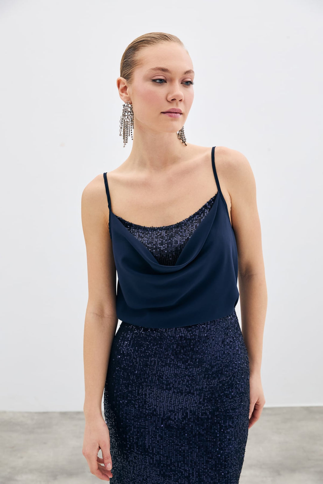 Sateen Blouse à Col Dégagé - Bleu marine