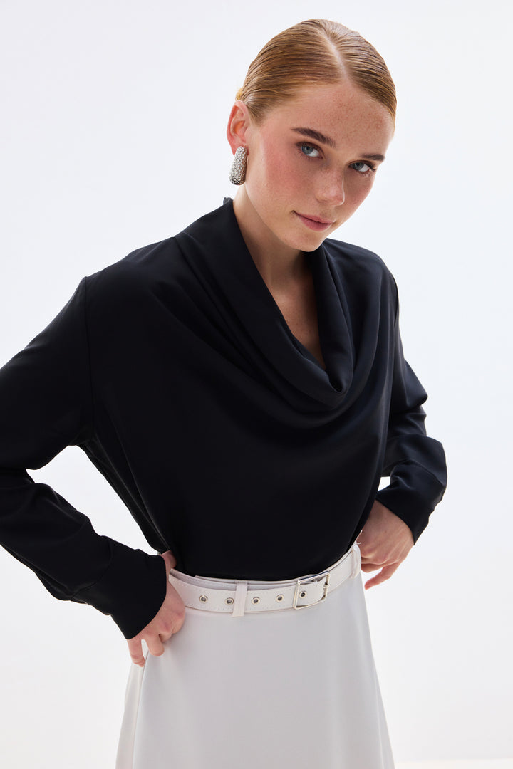 Sateen Blouse à col dégagé - Noir