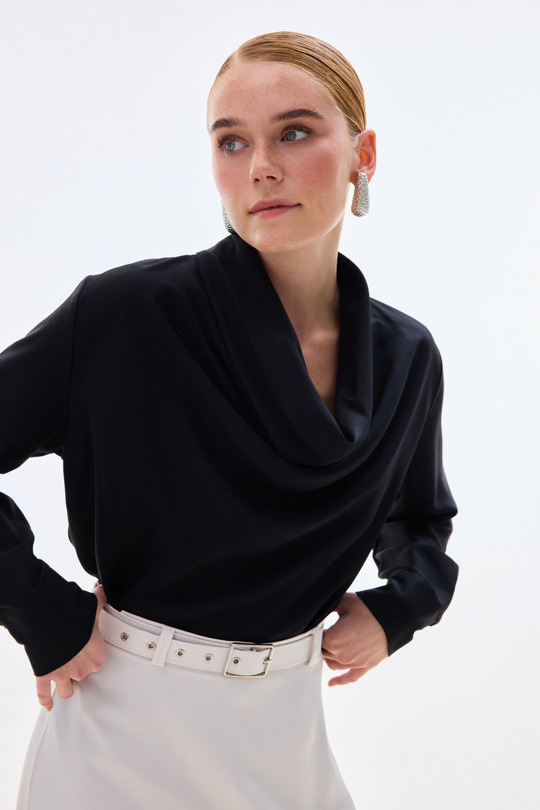 Sateen Blouse à col dégagé - Noir