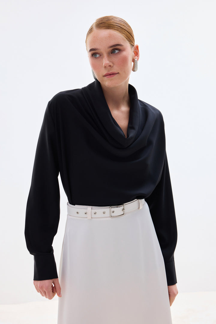 Sateen Blouse à col dégagé - Noir