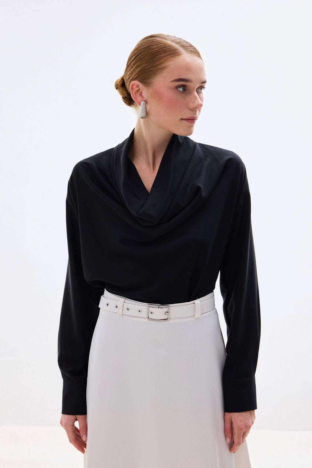 Sateen Blouse à col dégagé - Noir