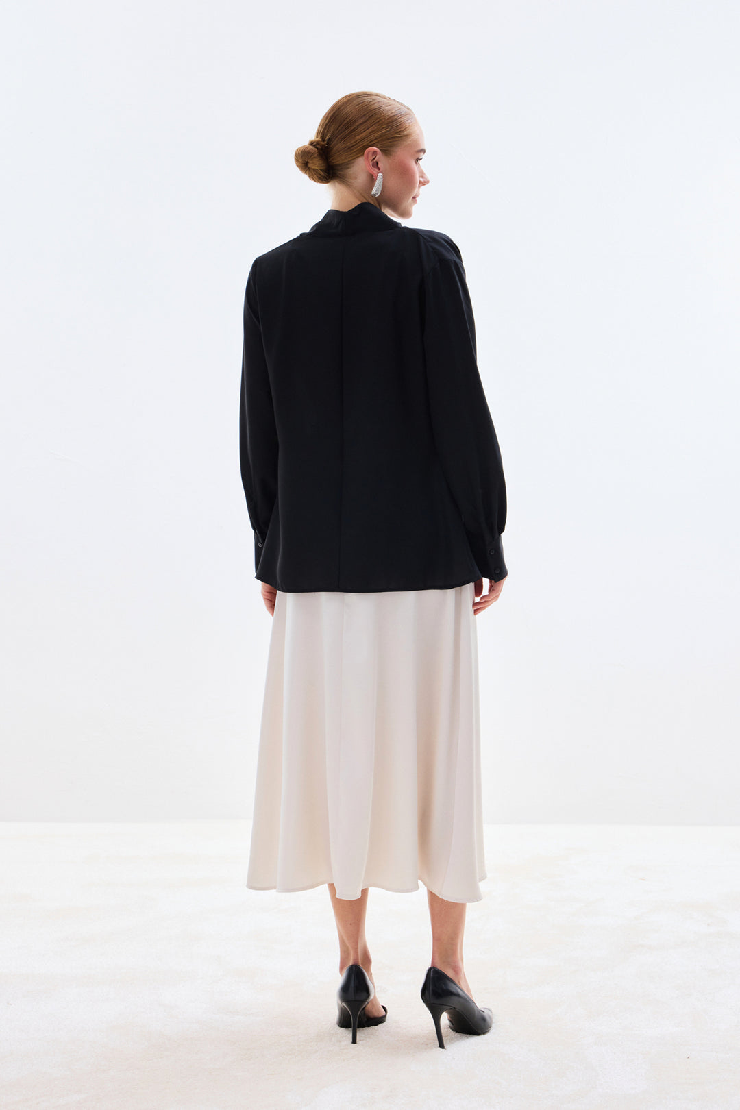 Sateen Blouse à col dégagé - Noir