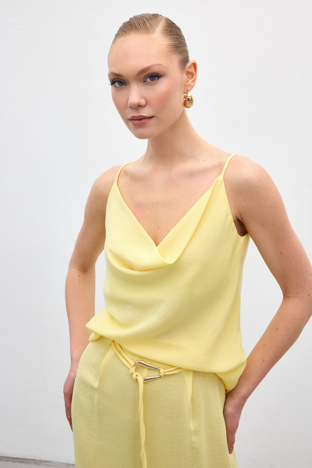 Sateen Blouse décontractée à col dégagé - Jaune