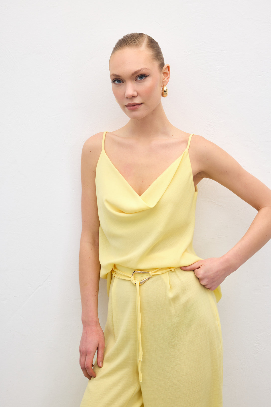 Sateen Blouse décontractée à col dégagé - Jaune