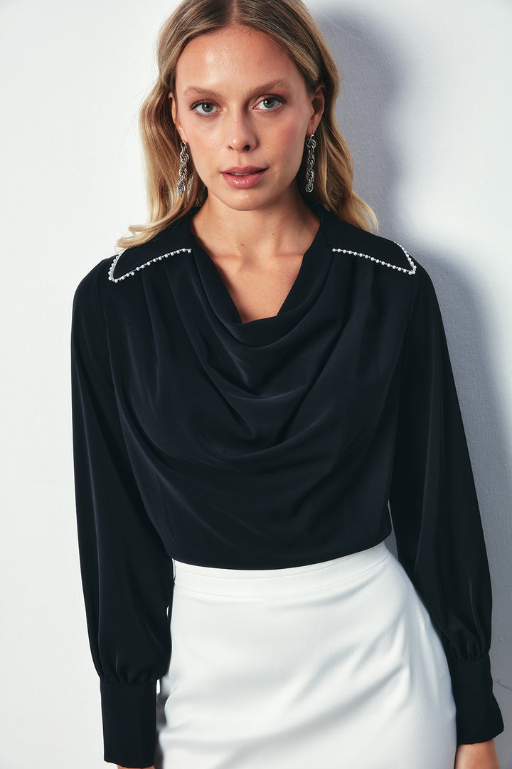 Sateen Blouse Ample avec Col Dégagé et Perles - Noir
