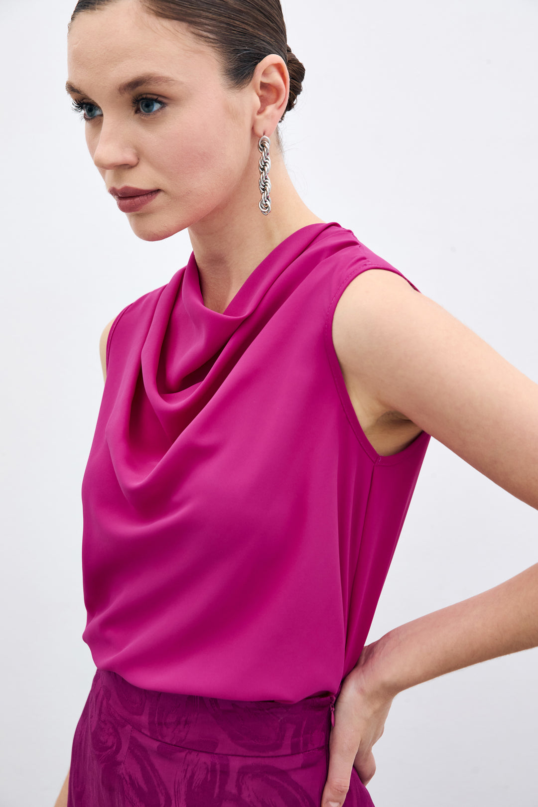Sateen Blouse sans manches à col dégagé - Fuchsia