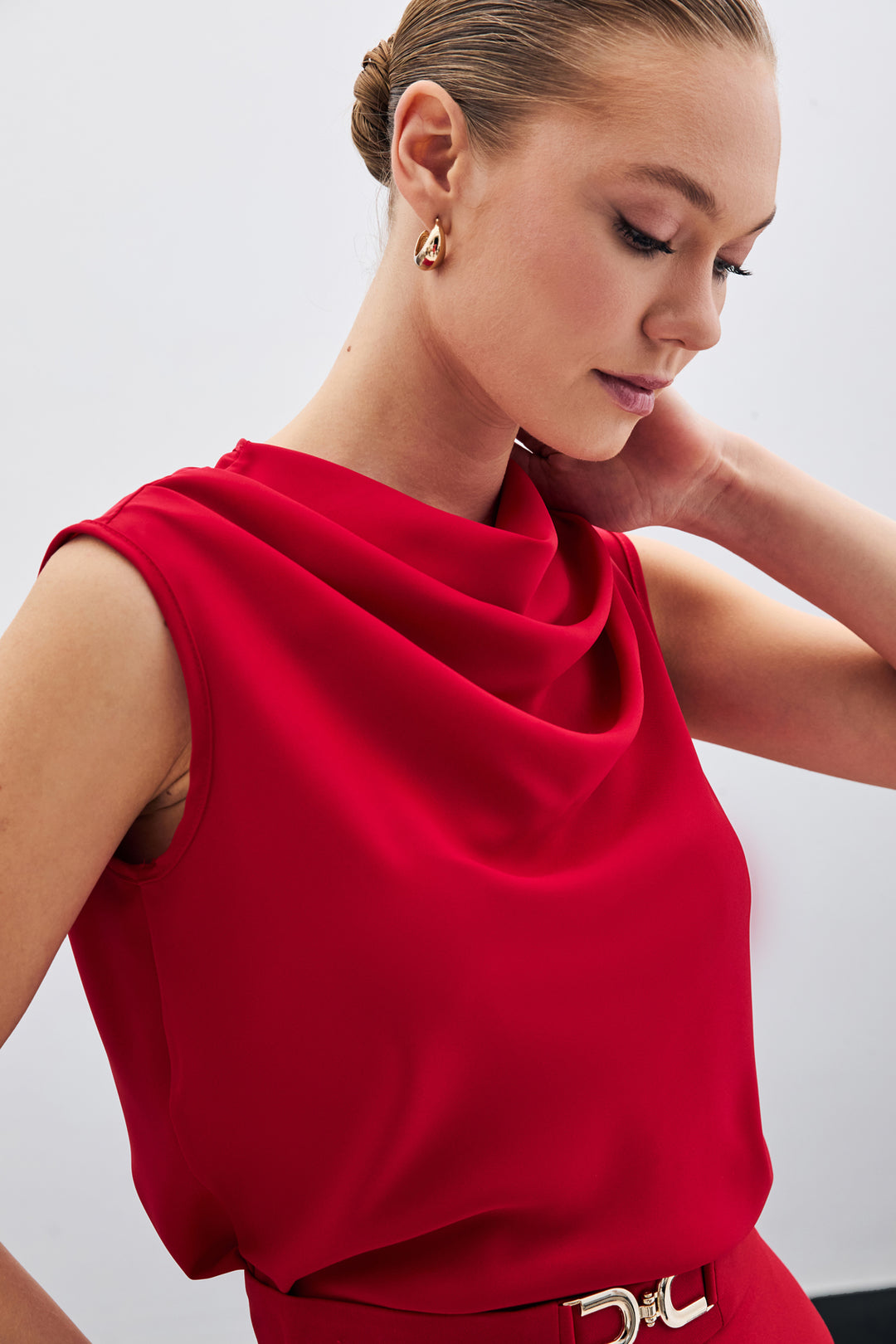 Sateen Blouse sans manches à col dégagé - Rouge
