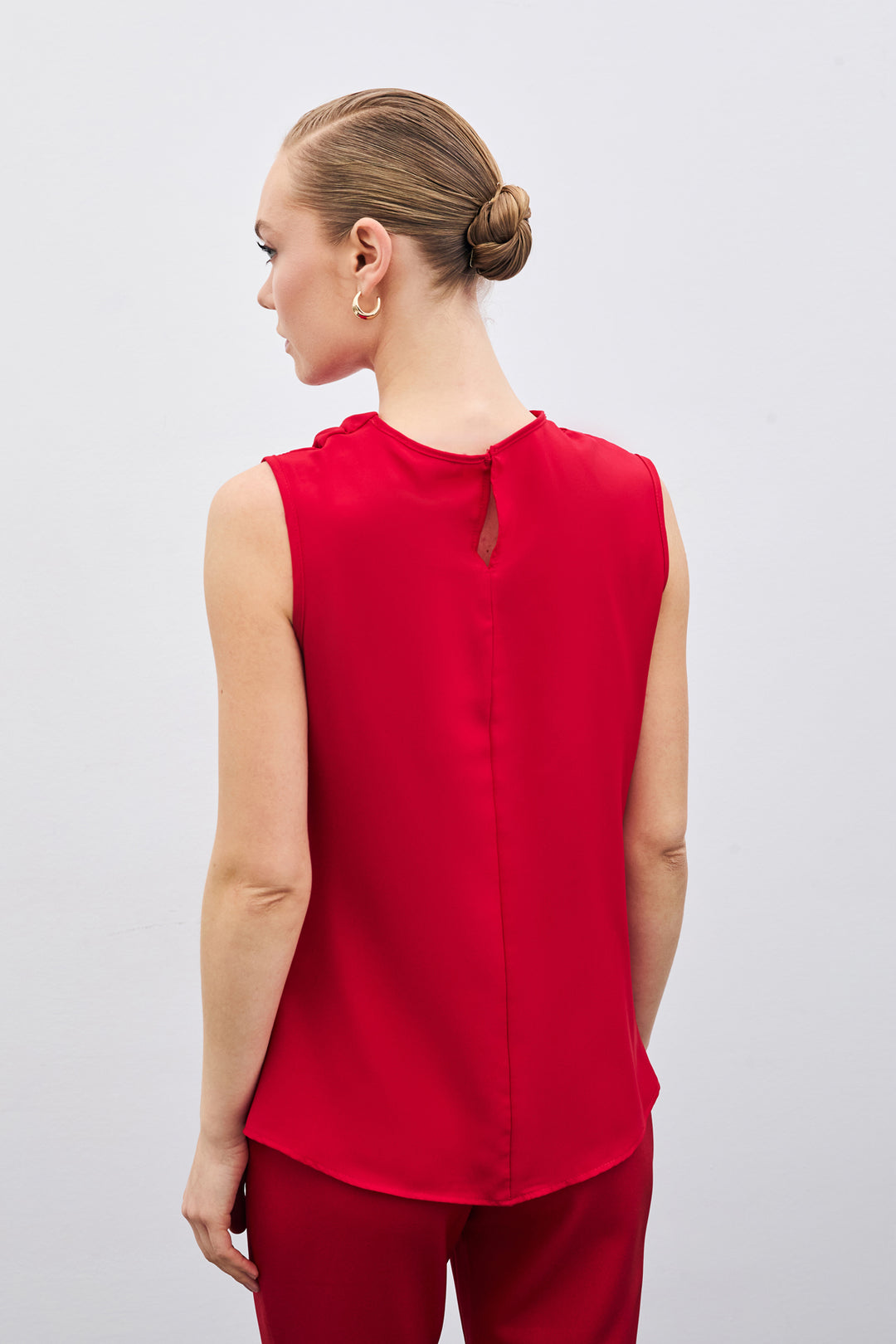 Sateen Blouse sans manches à col dégagé - Rouge