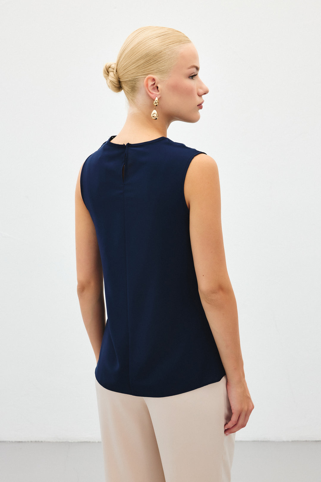Sateen Blouse sans manches à col dégagé - Bleu marine