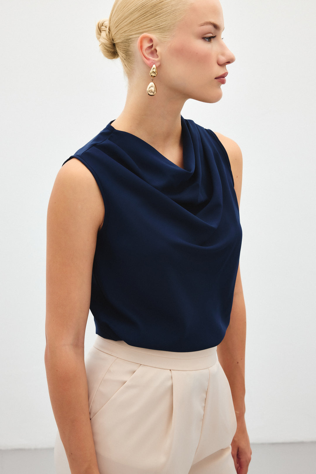 Sateen Blouse sans manches à col dégagé - Bleu marine