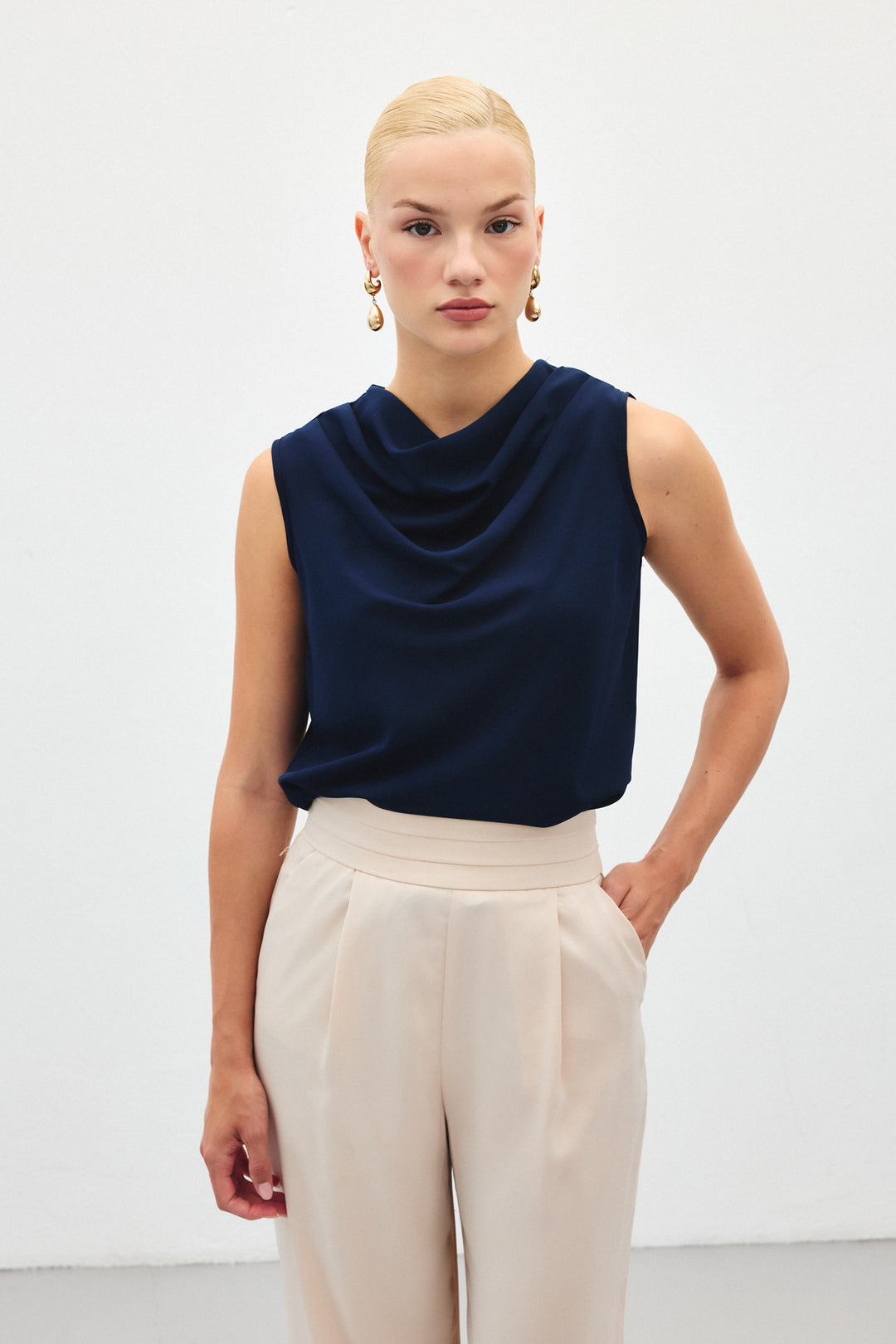 Sateen Blouse sans manches à col dégagé - Bleu marine